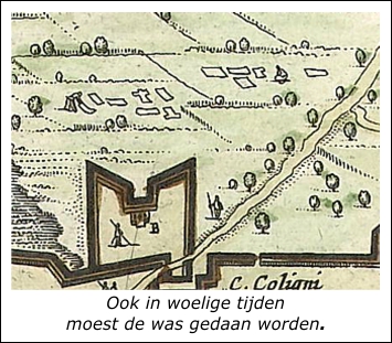 Wasvrouwen bij het Venneke Vrouwen drogen de was bij een versterking van de circumvallatielinie bij het Venneke